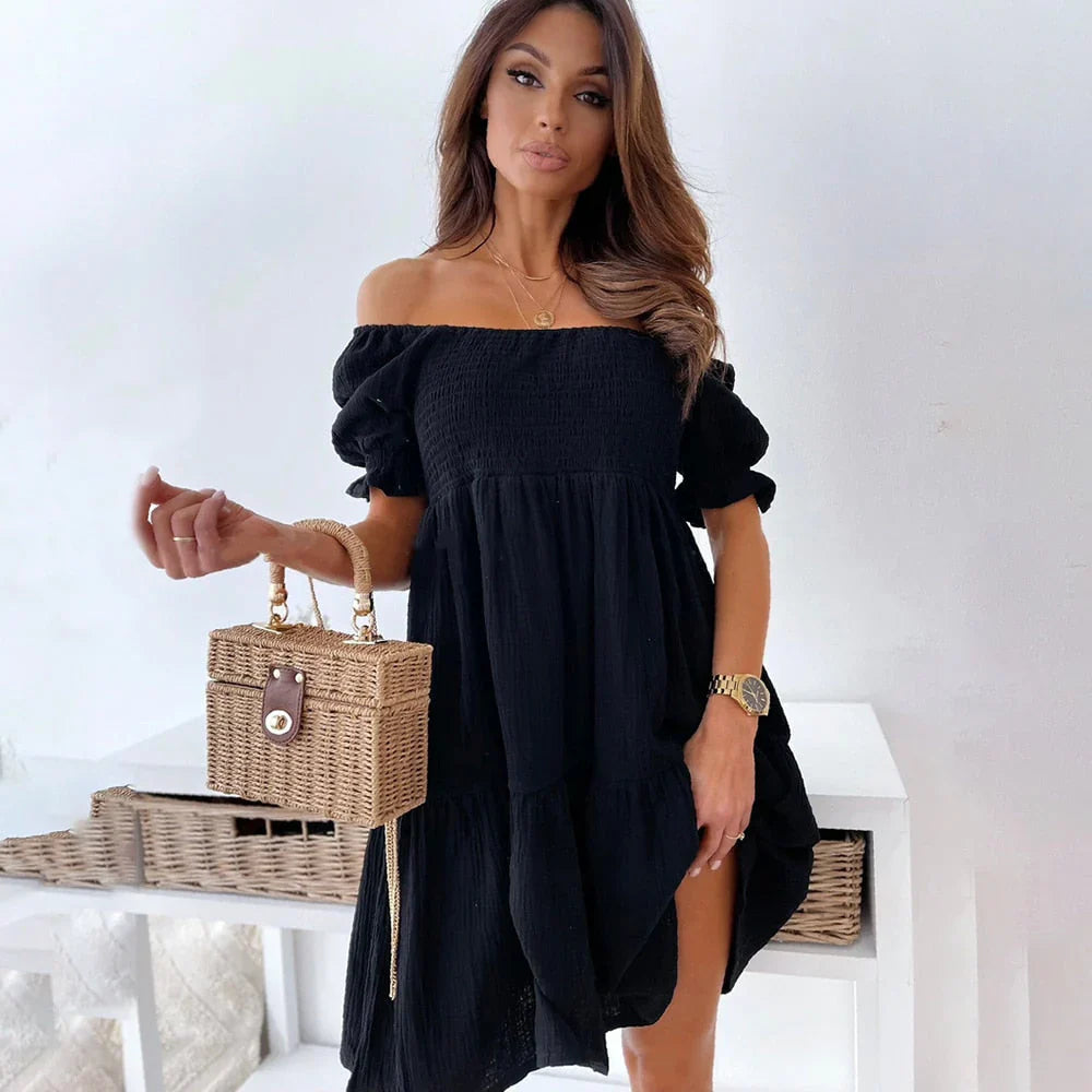 Normita – Charmerende off-shoulder kjole med pufærmer