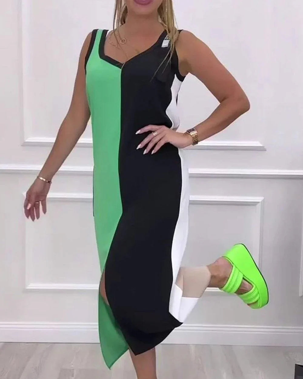 Elyssa – Elegant midikjole i farveblok-look