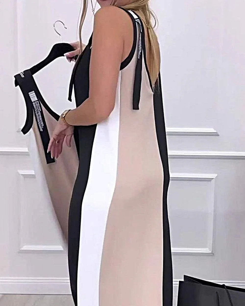Elyssa – Elegant midikjole i farveblok-look